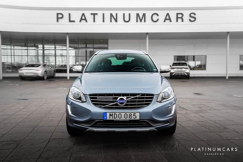 Begagnad Volvo XC60 Standard 190 HK (139 kW) 2016 Ljusblå SUV
