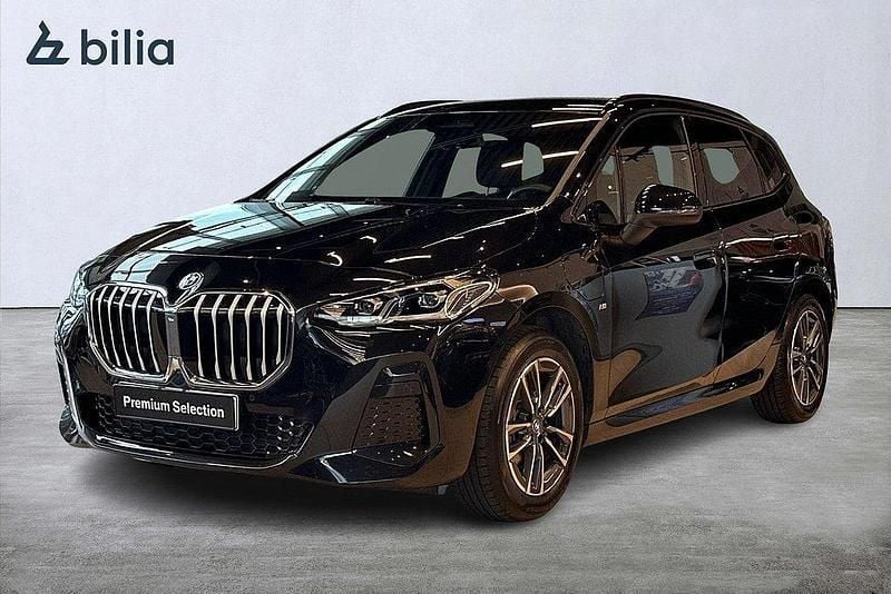 Svart Begagnad 2024 BMW 225 Active Tourer M Sport Minibuss | 479 900 kr (Dyr) - Bild 1/4