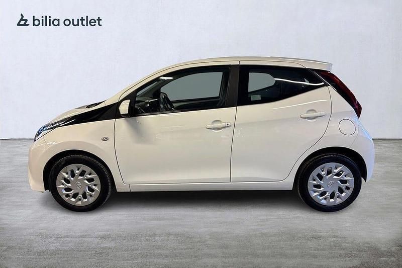 Begagnad Toyota Aygo X-play 72 HK (52 kW) 2018 Vit Halvkombi