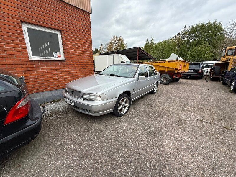 Ljusgrå Begagnad 1998 Volvo S70 Sedan | 15 000 kr - Bild 1/2