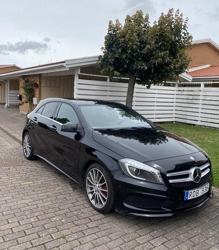 Svart Begagnad 2013 Mercedes A200 AMG line Halvkombi | 169 000 kr (Marknadspris) - Bild 1/4