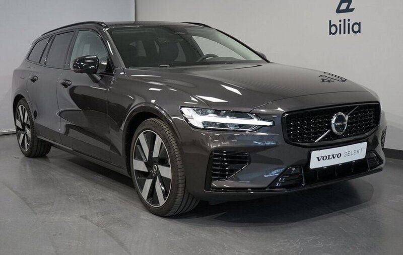 Grå Begagnad 2023 Volvo V60 Ultimate Kombi | 619 000 kr - Bild 1/3