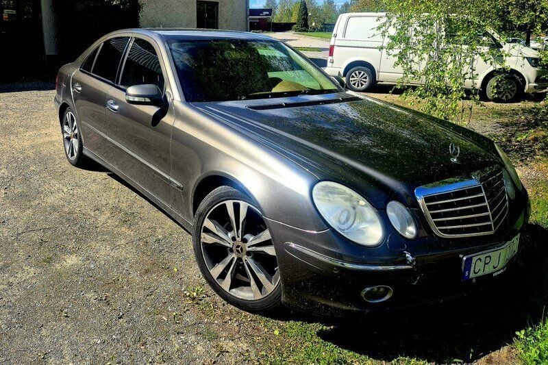 Grå Begagnad 2009 Mercedes E320 Sedan | 30 000 kr (Superpris) - Bild 1/4
