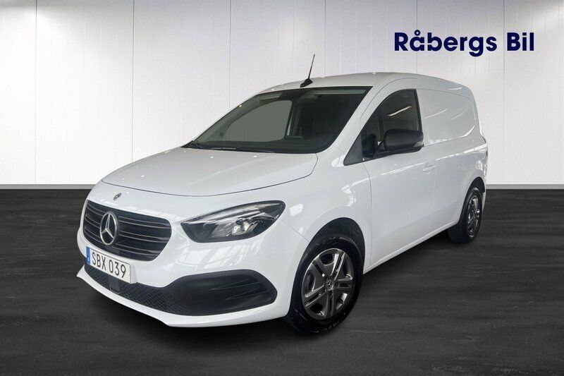 Vit (arktisk vit) Begagnad 2023 Mercedes Citan 110 Van | 262 250 kr (Dyr) - Bild 1/4