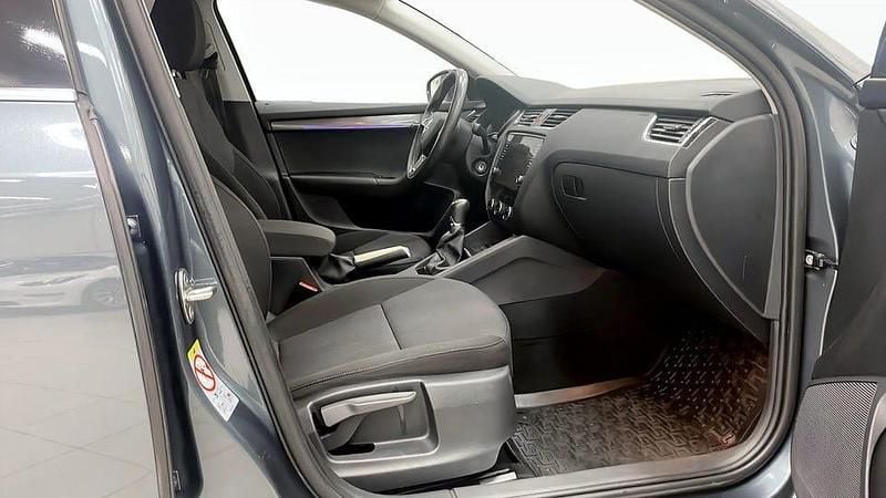 Begagnad Skoda Octavia Style 116 HK (85 kW) 2020 Grå Kombi