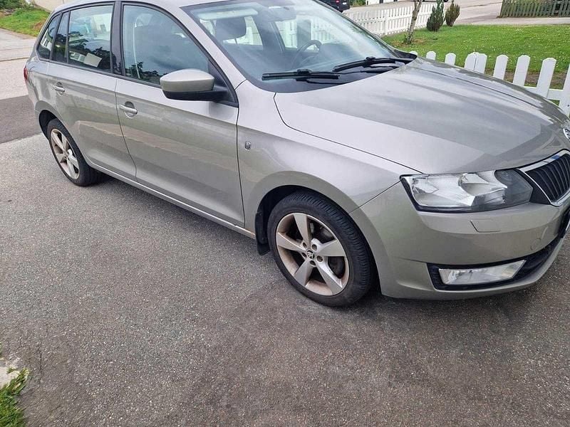 Brun Begagnad 2015 Skoda Rapid Halvkombi | 58 000 kr (Superpris) - Bild 1/4