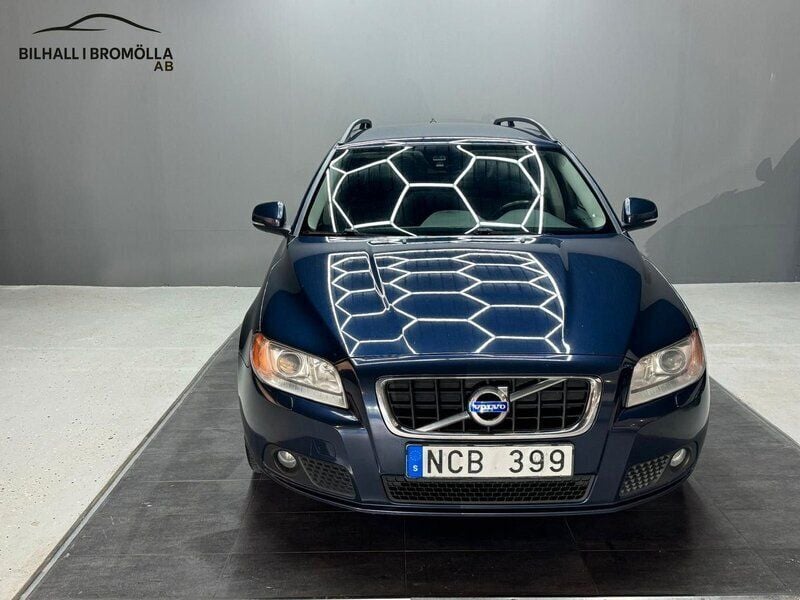 Blå Begagnad 2013 Volvo V70 Momentum Kombi | 74 900 kr (Bra pris) - Bild 1/4