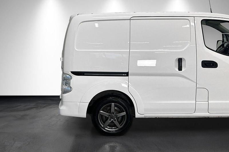 Begagnad Nissan e-NV200 Comfort 80 kW (109 HK) 2020 Vit Minibuss
