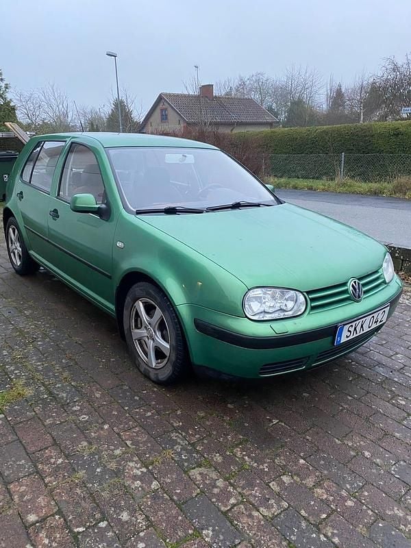 Begagnad 2001 VW Golf IV Halvkombi | 25 000 kr (Marknadspris) - Bild 1/4