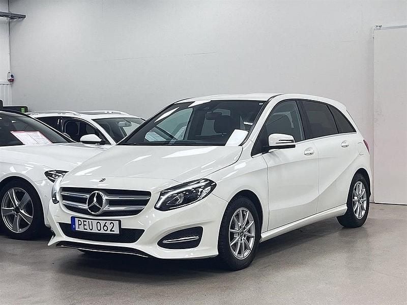 Vit Begagnad 2017 Mercedes 200 Halvkombi | 169 900 kr (Marknadspris) - Bild 1/4