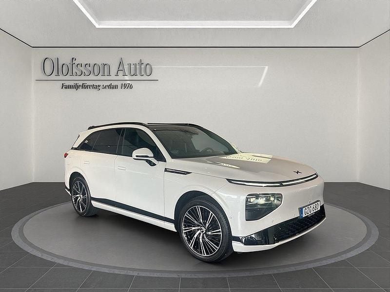 Vit Begagnad 2024 XPENG G9 SUV | 902 700 kr (Marknadspris) - Bild 1/4