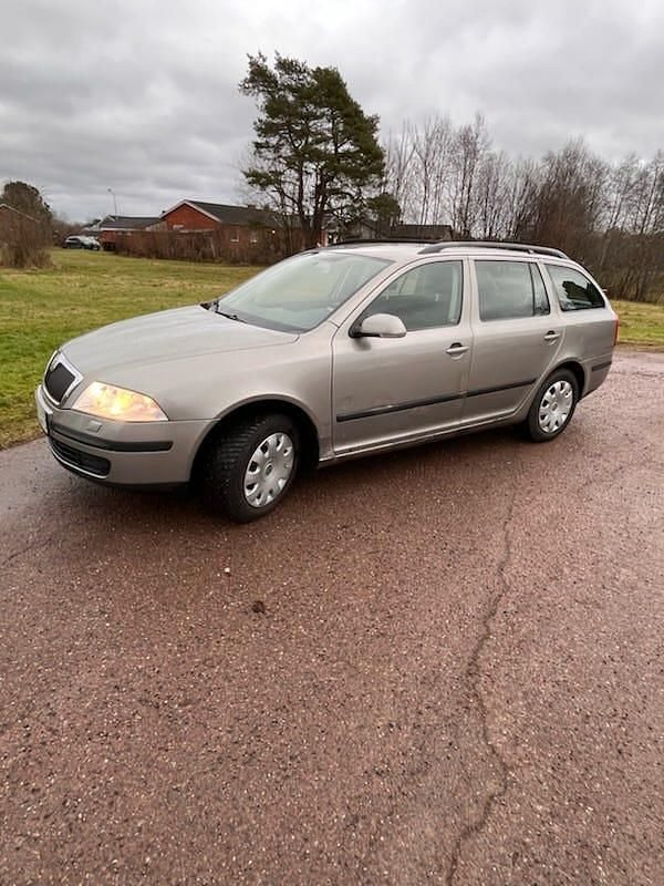 Begagnad 2008 Skoda Octavia Kombi | 35 000 kr (Marknadspris) - Bild 1/4