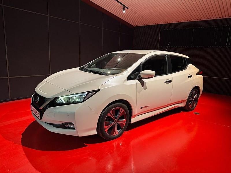 Vit Begagnad 2019 Nissan Leaf 360º Halvkombi | 146 900 kr (Marknadspris) - Bild 1/4