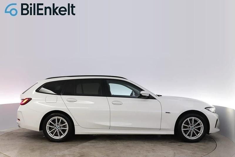 Begagnad BMW 330 295 HK (216 kW) 2023 Vit Kombi