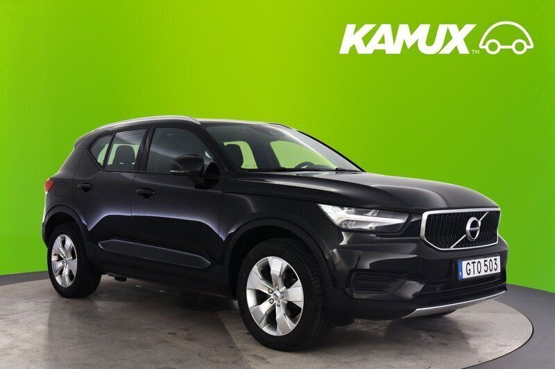 Svart Begagnad 2021 Volvo XC40 Momentum SUV | 244 700 kr (Marknadspris) - Bild 1/4
