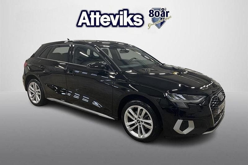 Svart Begagnad 2021 Audi A3 Sportback Advanced Plus Halvkombi | 249 900 kr (Marknadspris) - Bild 1/4