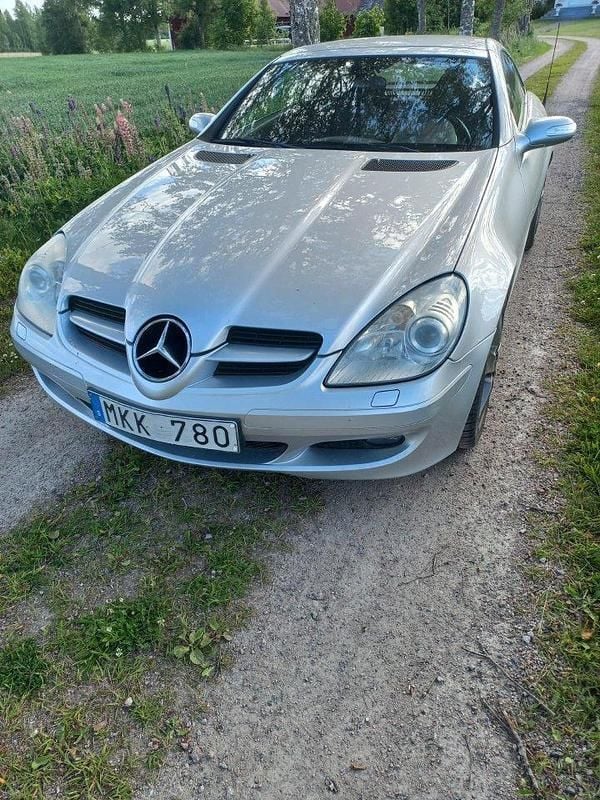 Silver Begagnad 2007 Mercedes SLK200 Cab | 79 000 kr (Superpris) - Bild 1/4