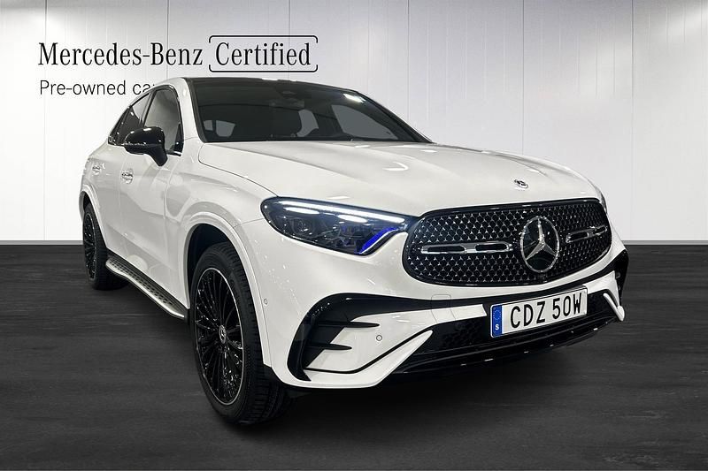 Vit Begagnad 2026 Mercedes GLC300e Sportkupé | 839 900 kr (Dyr) - Bild 1/4
