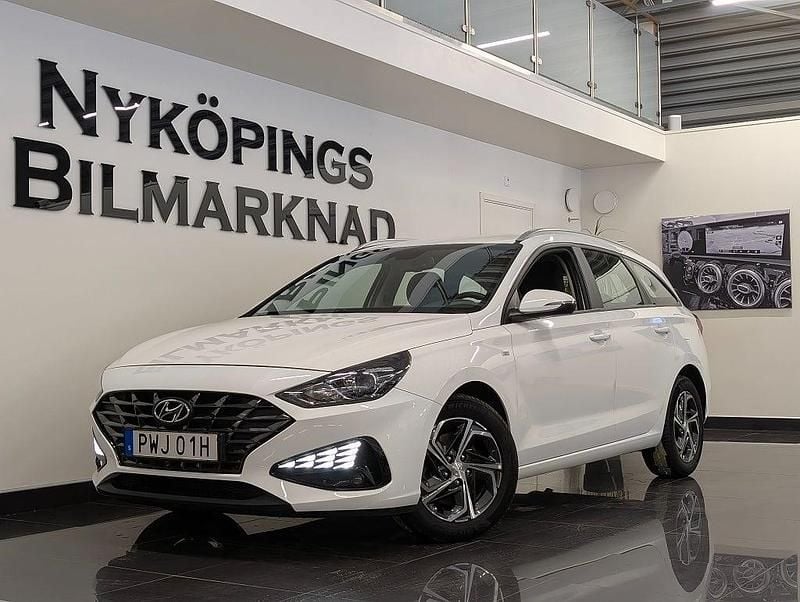 Begagnad Hyundai i30 Essential 120 HK (88 kW) 2023 Vit Kombi