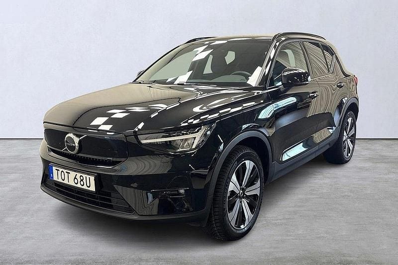 Svart Begagnad 2022 Volvo XC40 Plus SUV | 349 900 kr - Bild 1/4