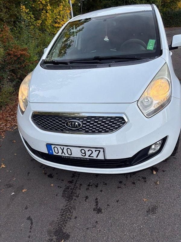 Vit Begagnad 2011 Kia Venga Halvkombi | 39 900 kr (Marknadspris) - Bild 1/4