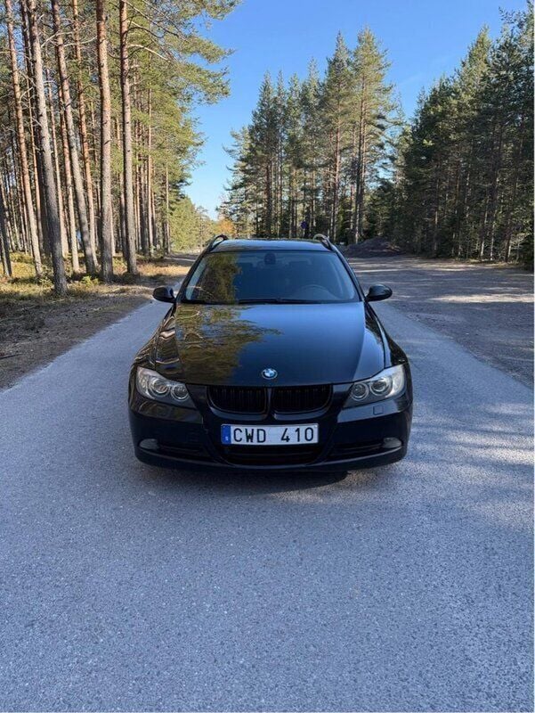 Svart Begagnad 2008 BMW 320 Advantage Kombi | 45 000 kr (Marknadspris) - Bild 1/4