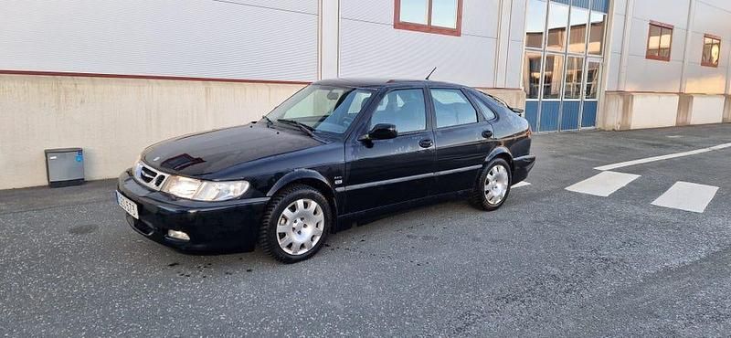 Begagnad 2001 Saab 9-3 Halvkombi | 17 000 kr (Marknadspris) - Bild 1/4