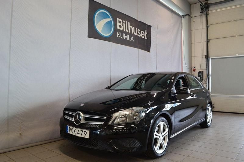 Svart Begagnad 2014 Mercedes A180 Urban Halvkombi | 139 000 kr (Marknadspris) - Bild 1/4