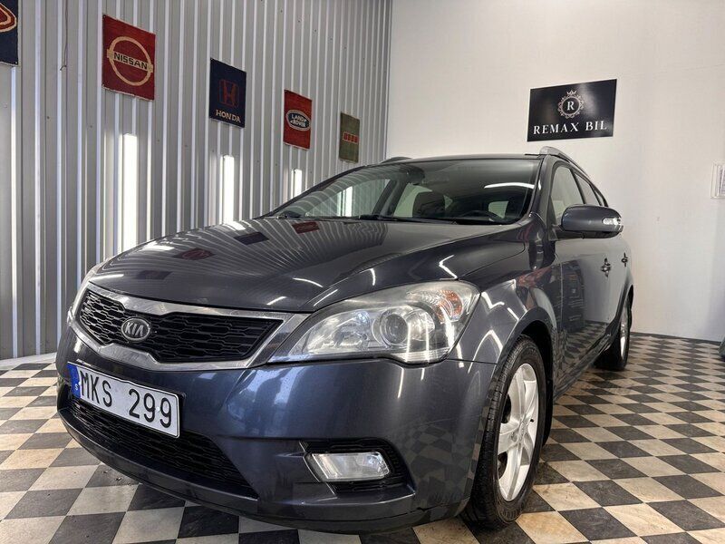 Grå Begagnad 2012 Kia Ceed Sportswagon Kombi | 39 900 kr (Bra pris) - Bild 1/4