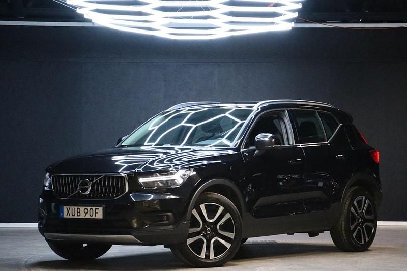 Svart Begagnad 2021 Volvo XC40 Inscription SUV | 279 900 kr (Bra pris) - Bild 1/4