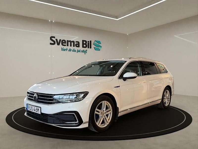Begagnad VW Passat Sportline 218 HK (160 kW) 2020 Pure white Kombi
