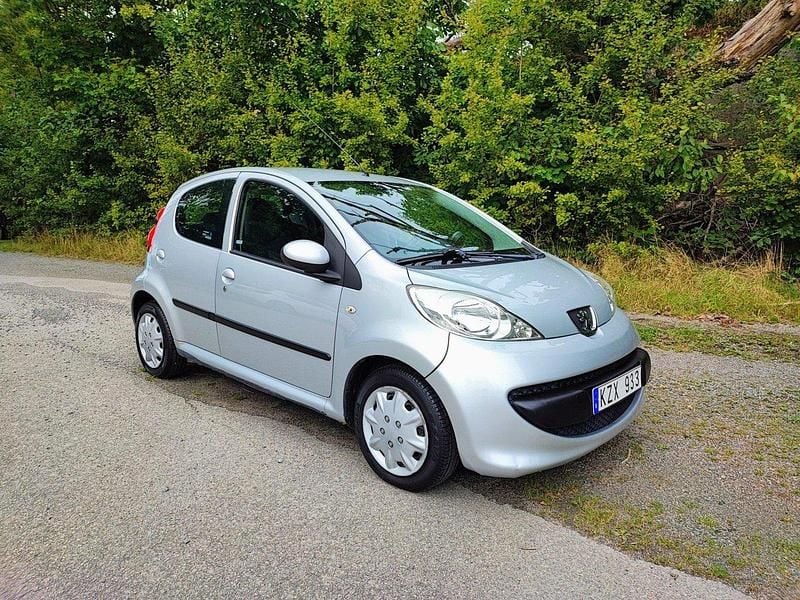 Grå Begagnad 2007 Peugeot 107 Halvkombi | 19 500 kr (Bra pris) - Bild 1/4