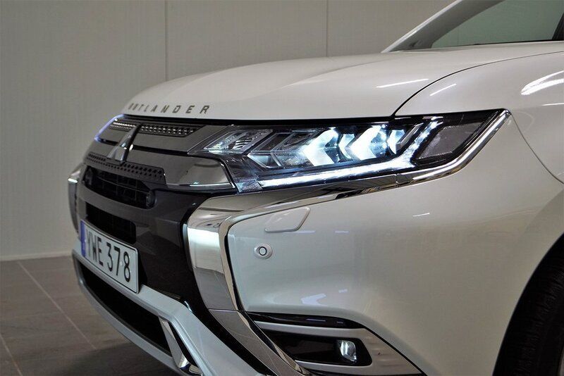 Begagnad Mitsubishi Outlander P-HEV 230 HK (169 kW) 2018 Vit SUV
