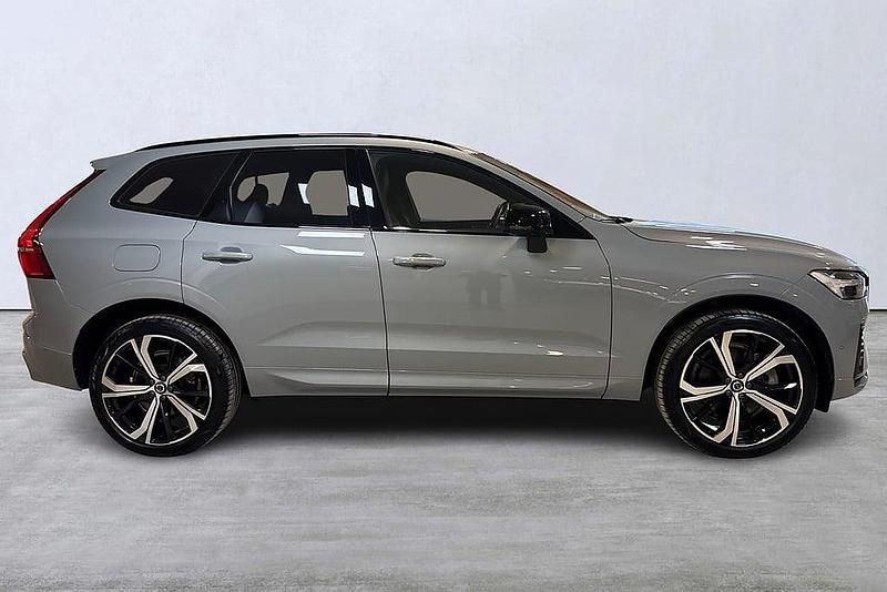 Begagnad Volvo XC60 Plus 355 HK (261 kW) 2024 Grå SUV
