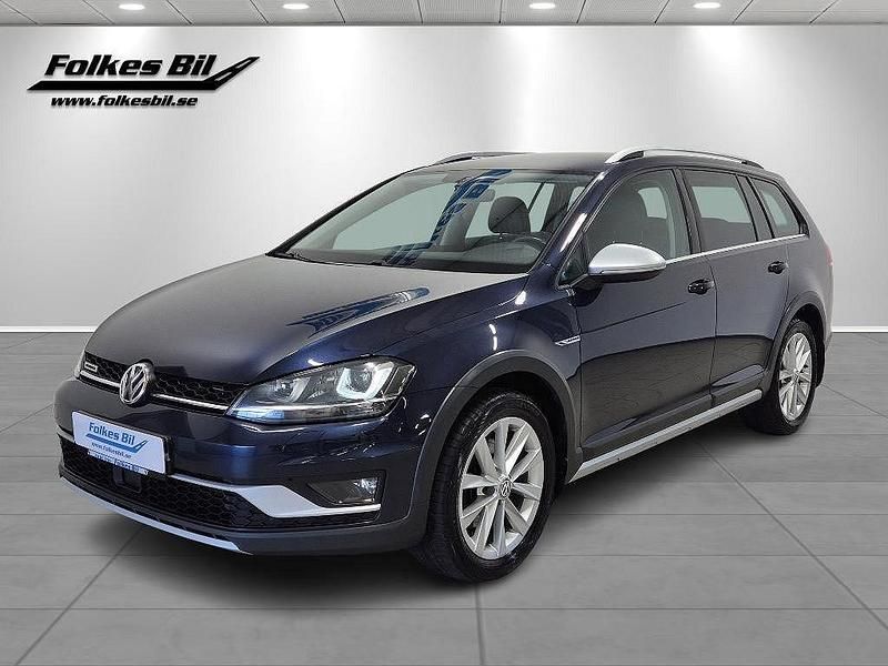 Mörkblå (night blue metallic) Begagnad 2016 VW Golf Alltrack Kombi | 195 000 kr (Lite dyr) - Bild 1/4
