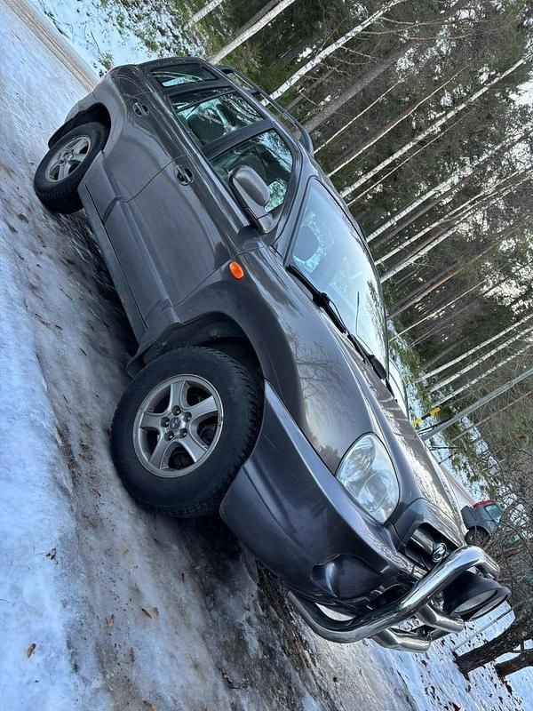 Mörkgrå Begagnad 2005 Hyundai Santa Fe SUV | 22 000 kr (Bra pris) - Bild 1/4
