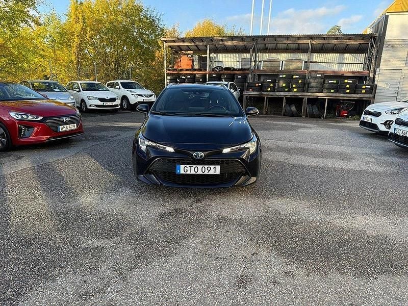 Mörkblå Begagnad 2022 Toyota Corolla Active Kombi | 184 900 kr (Lite dyr) - Bild 1/4