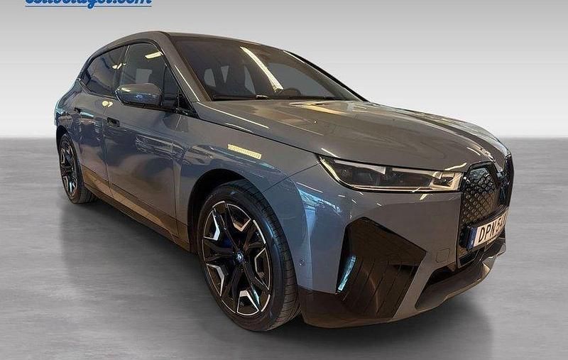 Svart Begagnad 2022 BMW iX SUV | 420 000 kr (Superpris) - Bild 1/1