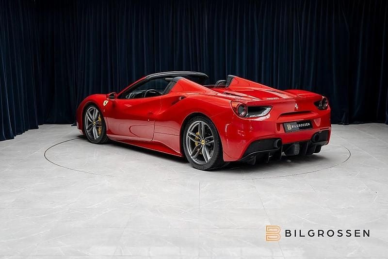 Begagnad Ferrari 488 671 HK (493 kW) 2016 Röd Cab