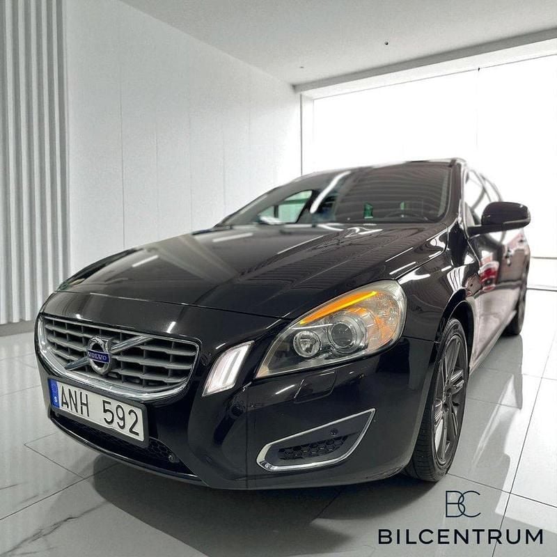 Svart Begagnad 2011 Volvo V60 Momentum Kombi | 89 900 kr (Superpris) - Bild 1/4