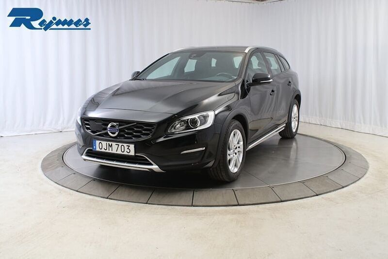Svart Begagnad 2016 Volvo V60 CC Business Edition Kombi | 184 800 kr (Marknadspris) - Bild 1/4