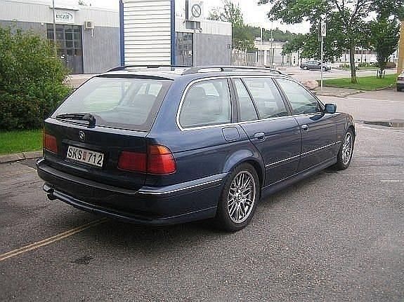 Begagnad BMW 528 193 HK (141 kW) 1998 Mörkblå Kombi