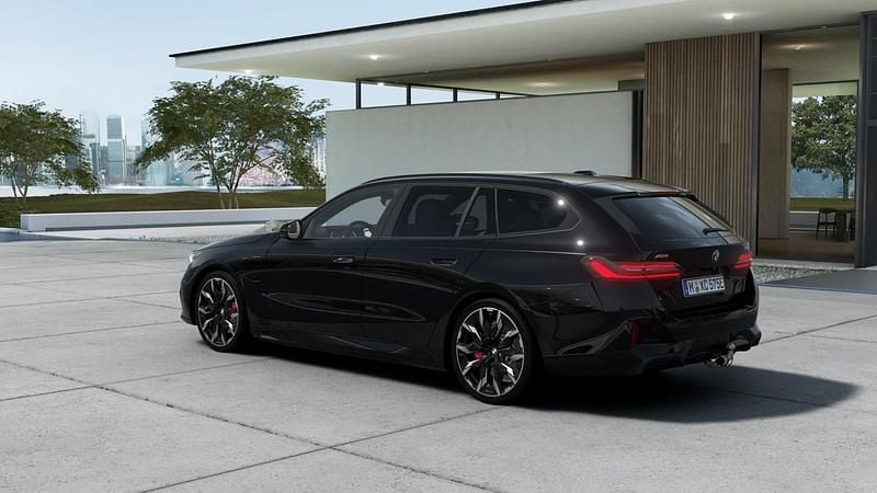 Ny BMW 550e Shadowline 2026 Svart Kombi