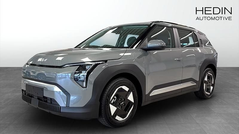 Grå (grey) Ny 2025 Kia EV3 SUV | 460 360 kr (Bra pris) - Bild 1/4