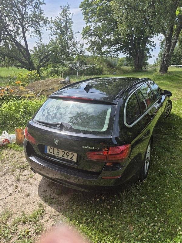 Svart Begagnad 2016 BMW 520 Kombi | 139 000 kr (Marknadspris) - Bild 1/4
