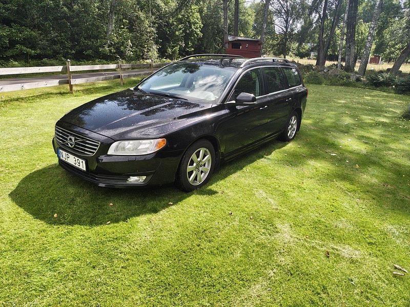 Svart Begagnad 2014 Volvo V70 Kinetic Kombi | 80 000 kr (Marknadspris) - Bild 1/4