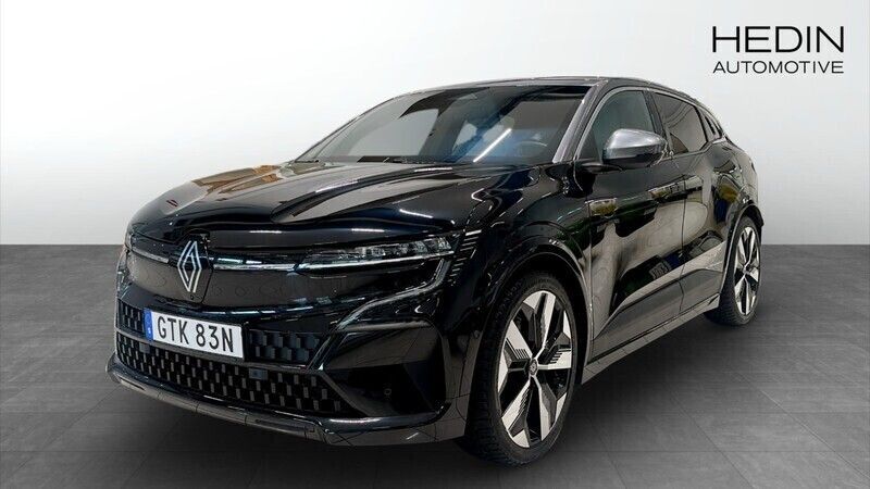 Svart (black) Begagnad 2023 Renault Mégane Iconic Halvkombi | 328 800 kr (Marknadspris) - Bild 1/4