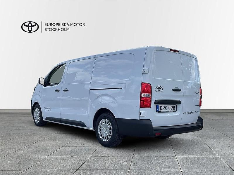 Begagnad Toyota Proace Comfort 100 kW (136 HK) 2024 Vit Minibuss