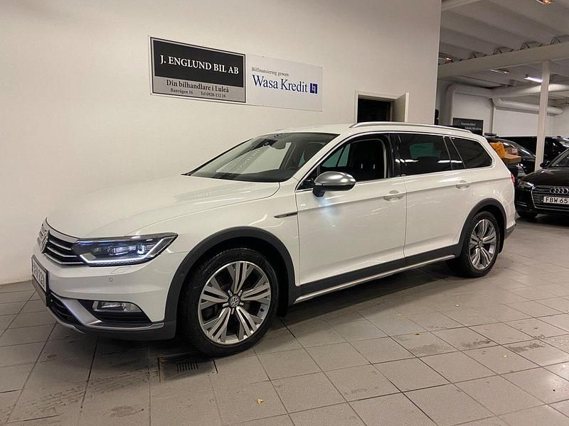 Vit Begagnad 2016 VW Passat Alltrack Kombi | 199 900 kr (Marknadspris) - Bild 1/4