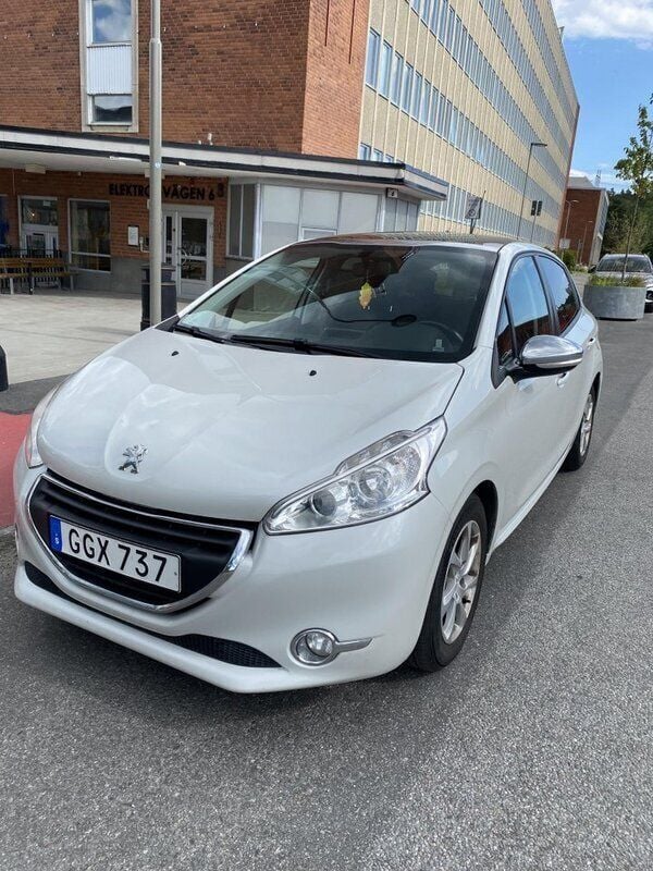 Vit Begagnad 2014 Peugeot 208 Halvkombi | 50 000 kr (Bra pris) - Bild 1/4